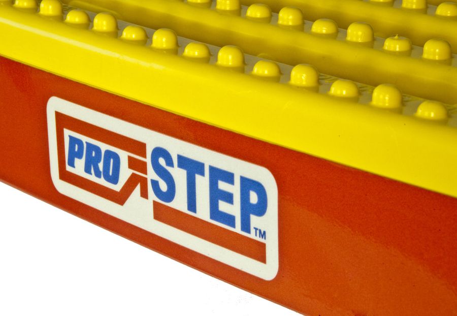 CFull Width Tow-Trust Towbar Mounted Pro-Step in Yellow
