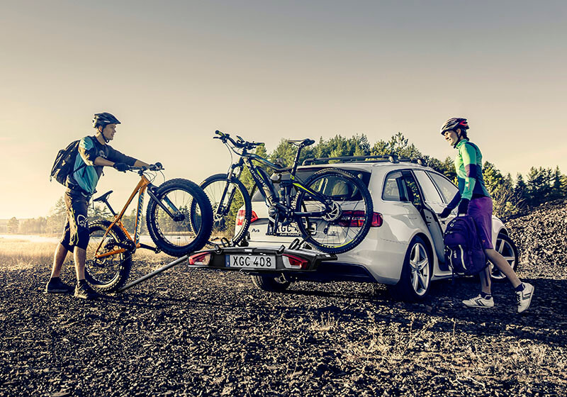 Thule Velospace xt 2 bike using the ramp to attach the bikes