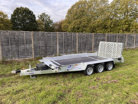 Ifor Williams GH146 Tri-Axle Plant Trailer with 3'9" Ramp