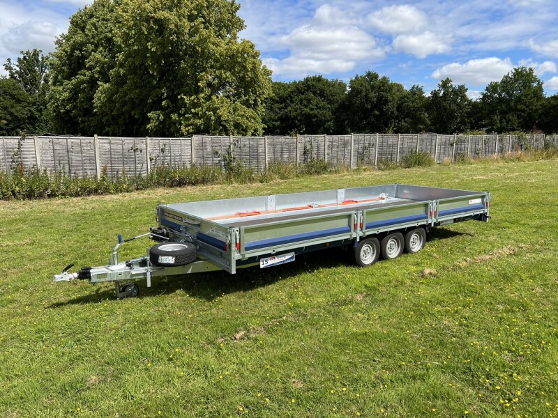 Large Brian James Tilt Bed Cargo Connect Car Trailer Hire & Goods Trailer Hire 5.5m x 2.13m / 18ft x 6ft 10" (CT16)