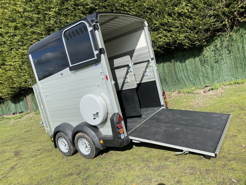 Ifor Williams HBX511 Double Horse Trailer