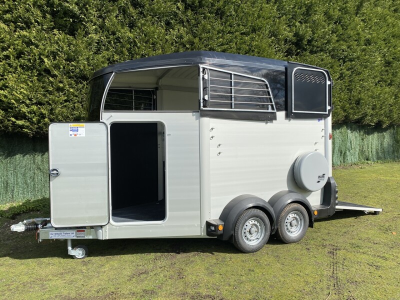 Ifor Williams HBX511 Double Horse Trailer