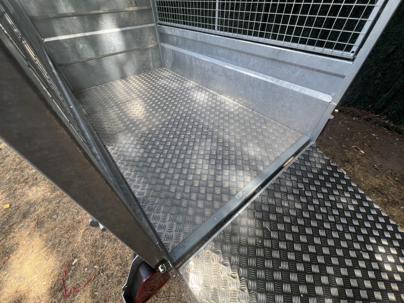Ifor Williams Q7e Trailer - Ramp and Flotation Wheels