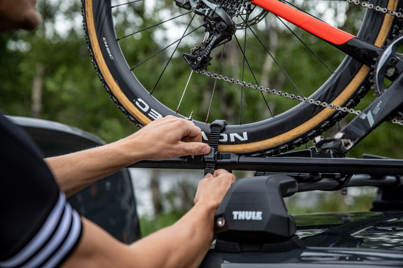 Strapping the wheels on a Thule Topride