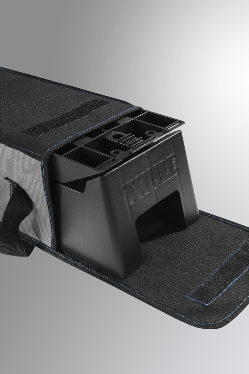 thule_levelers_side_bag_open_307617_high_res_58.jpg