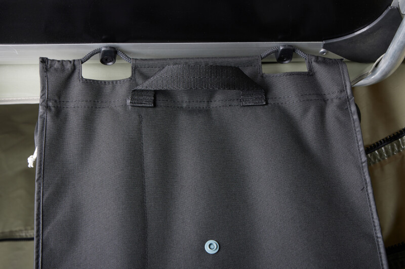 thule_rooftop_tent_organizer_f_02_901850_high_res_59.jpg