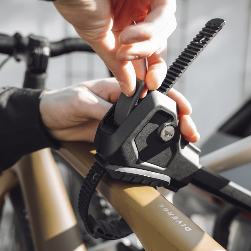 Thule Easyfold 3 2 Bike Carrier close up bike strap clamp on bike