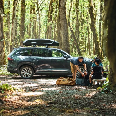 Thule Force 3 XL side view on car