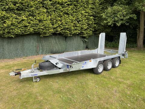 Ifor Williams GH146 Tri-Axle Plant Trailer with 4'9" Fixed Skids