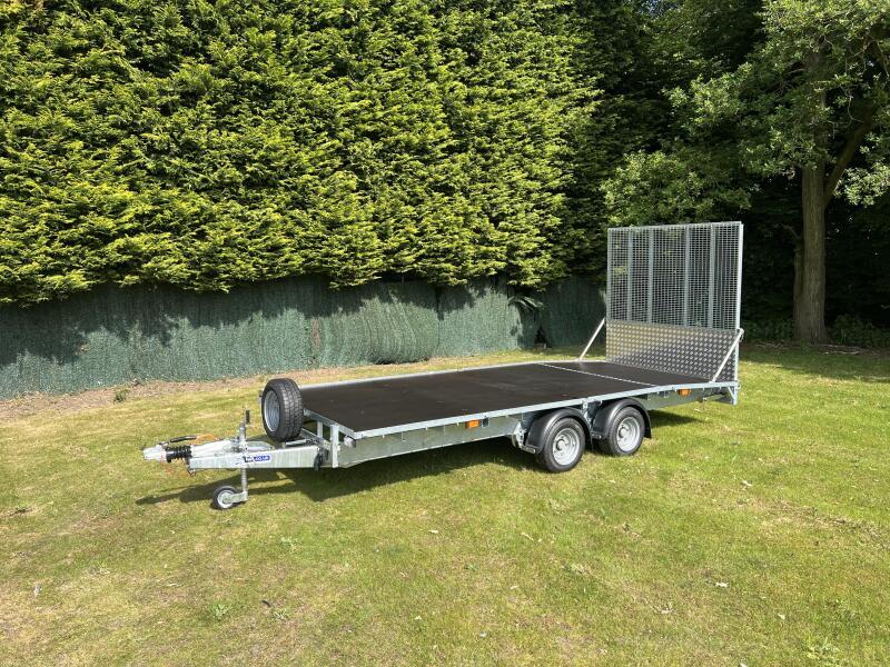 Ifor Williams LM166B Beavertail Flat Bed Trailer with Ramp