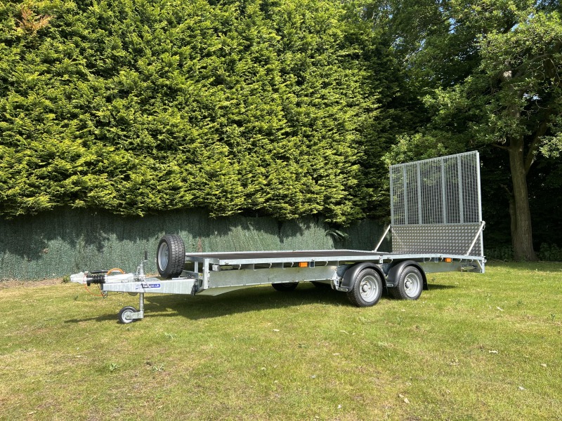 Ifor Williams LM166B Beavertail Flat Bed Trailer with Ramp