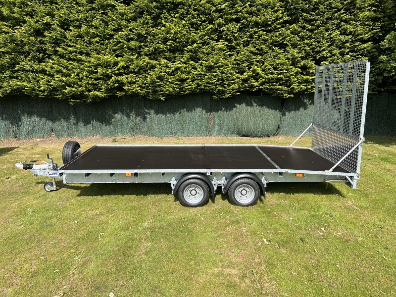Ifor Williams LM166B Beavertail Flat Bed Trailer with Ramp