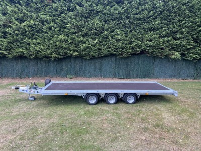  Ifor Williams TB5521-353 Tri-Axle Tiltbed Trailer with Ramps Side