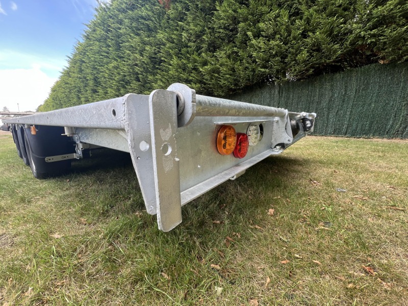  Ifor Williams TB5521-353 Tri-Axle Tiltbed Trailer with Ramps Side Lights