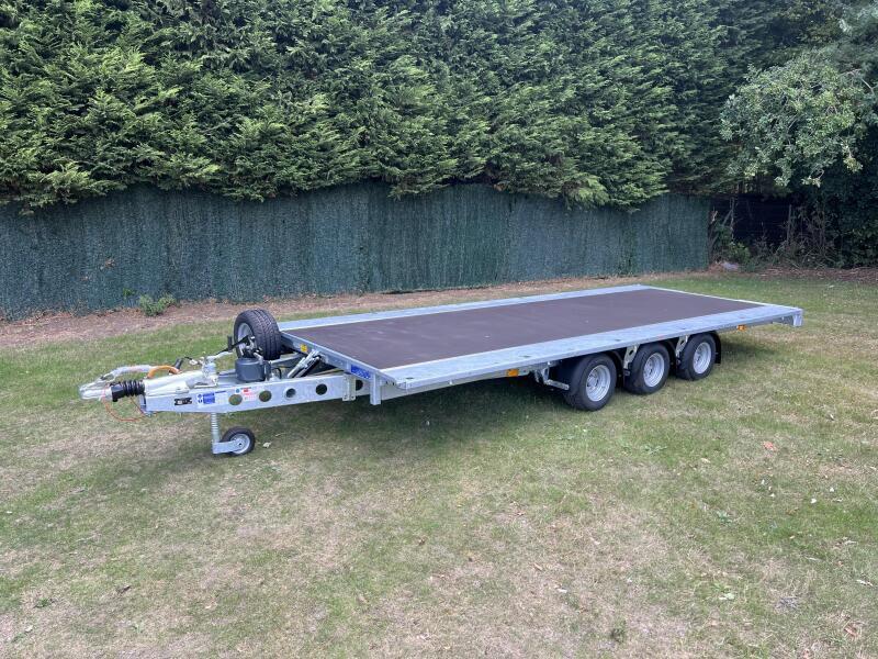Ifor Williams TB5021-353 Tri-Axle Tiltbed Trailer with Ramps