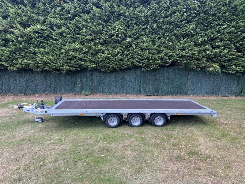 Ifor Williams TB5021-353 Tri-Axle Tiltbed Trailer with Ramps