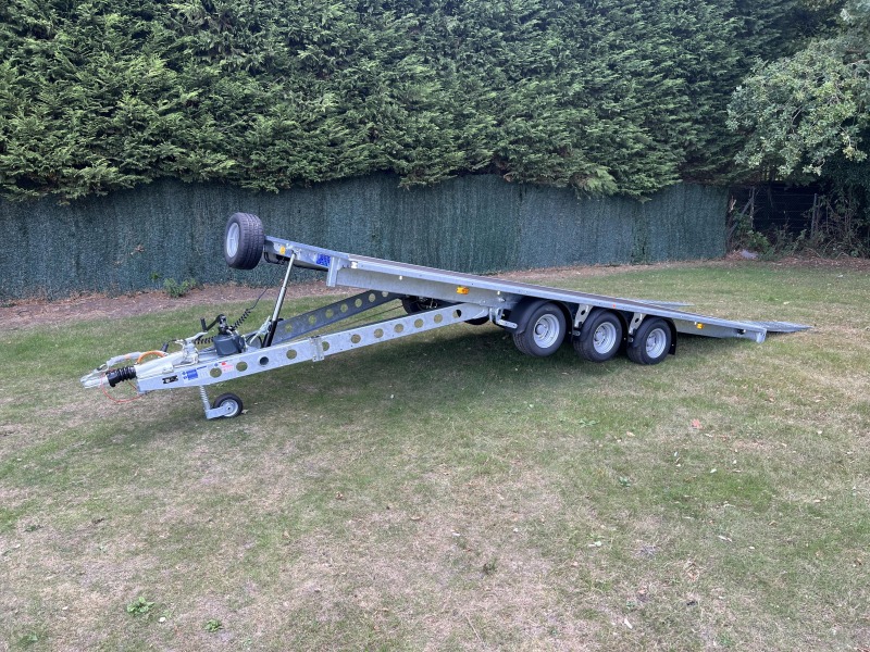 Ifor Williams TB5021-353 Tri-Axle Tiltbed Trailer with Ramps