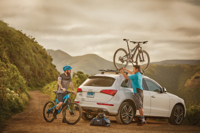 Thule Proride Biking with friends