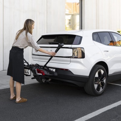 Thule Outpace 3 bike carrier on towbar on car 