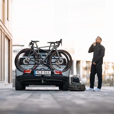 Thule Outpace 3 bike carrier on towbar on car with bikes on front view