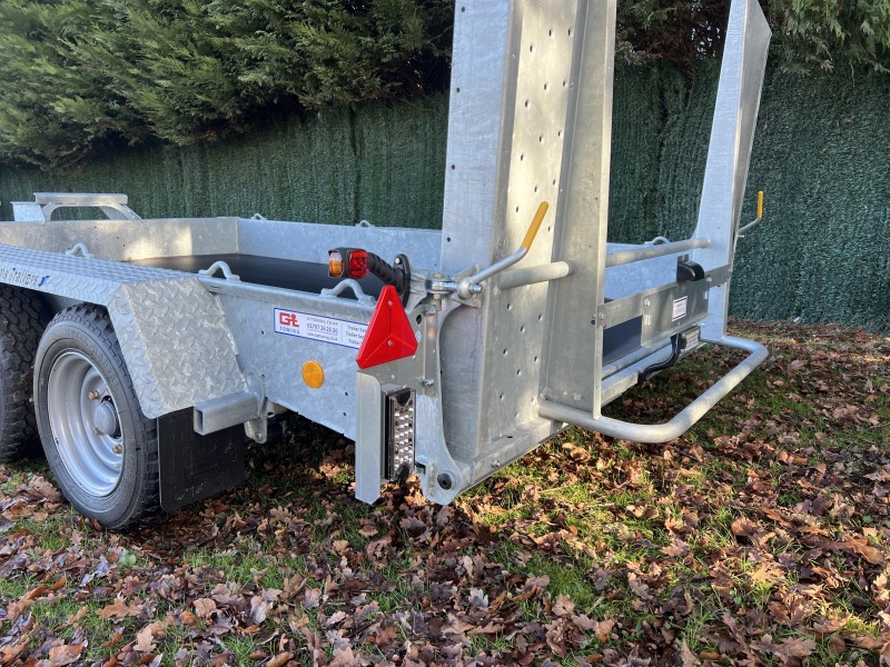 Ifor Williams GH106 Plant Trailer with Fixed Loading Skid Ramps