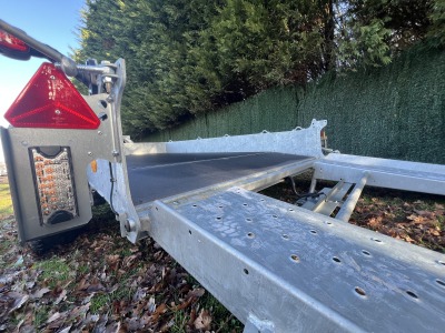 Ifor Williams GH106 Plant Trailer with Fixed Loading Skid Ramps