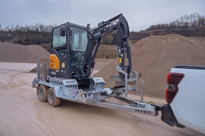 Ifor Williams DIGADOC GH1054 Plant Trailer on the move