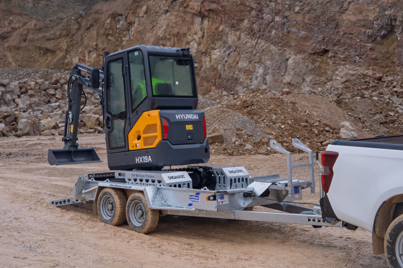 Ifor Williams DIGADOC GH1054 Plant Trailer Unloading